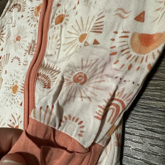 The Sleepy Sloth Rustic Rays Zippy - Picture 2 of 5